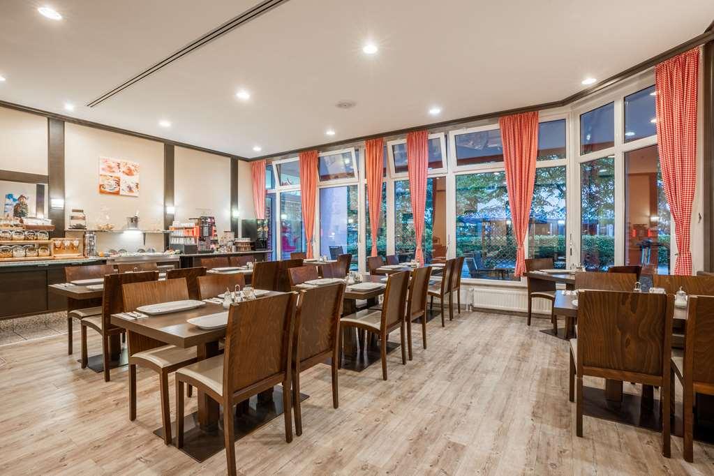 1, 2, Sleep Boardinghouse Unterschleissheim Zentrum מסעדה תמונה