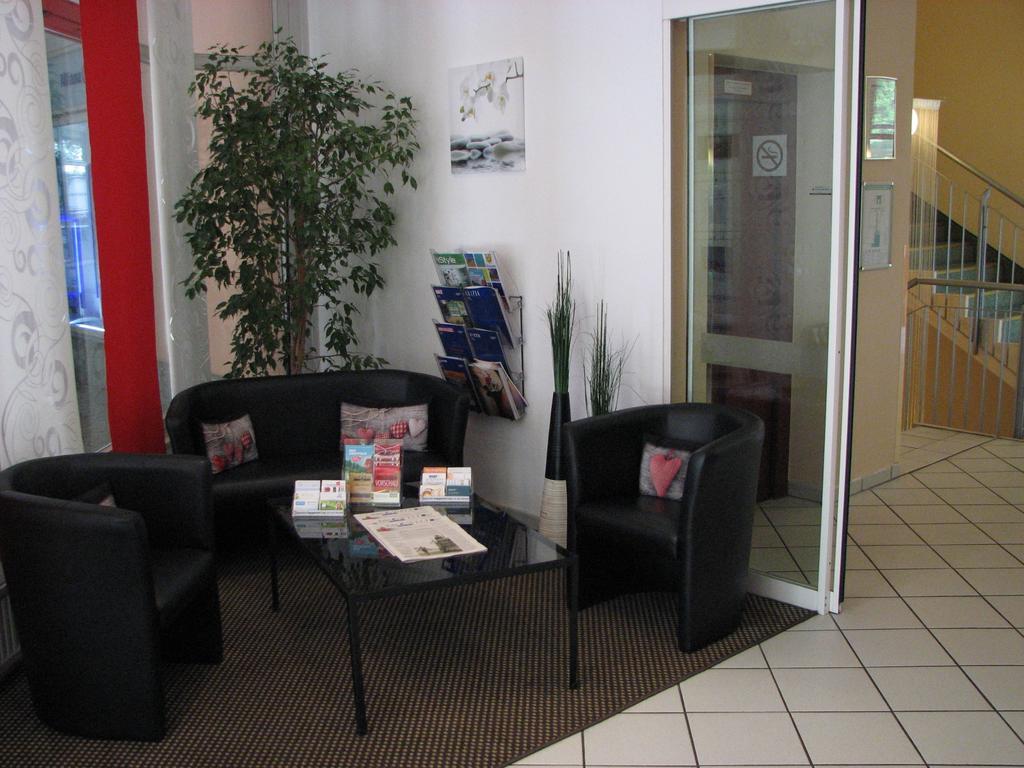 1, 2, Sleep Boardinghouse Unterschleissheim Zentrum מראה חיצוני תמונה