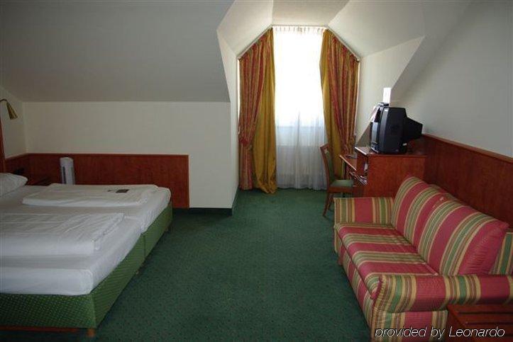 1, 2, Sleep Boardinghouse Unterschleissheim Zentrum מראה חיצוני תמונה