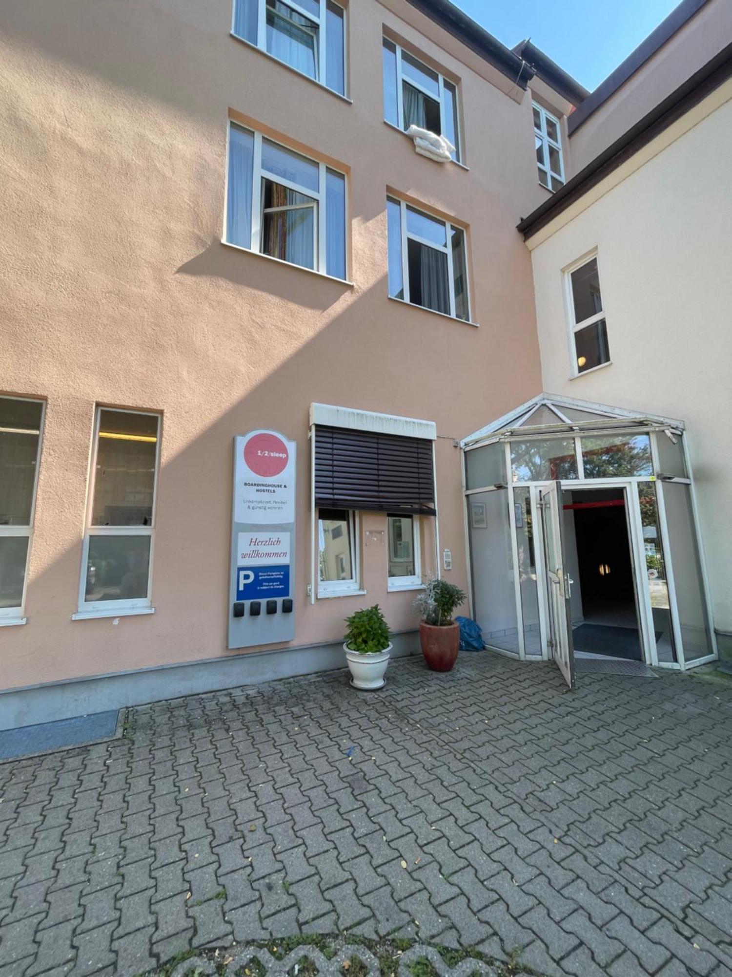 1, 2, Sleep Boardinghouse Unterschleissheim Zentrum מראה חיצוני תמונה