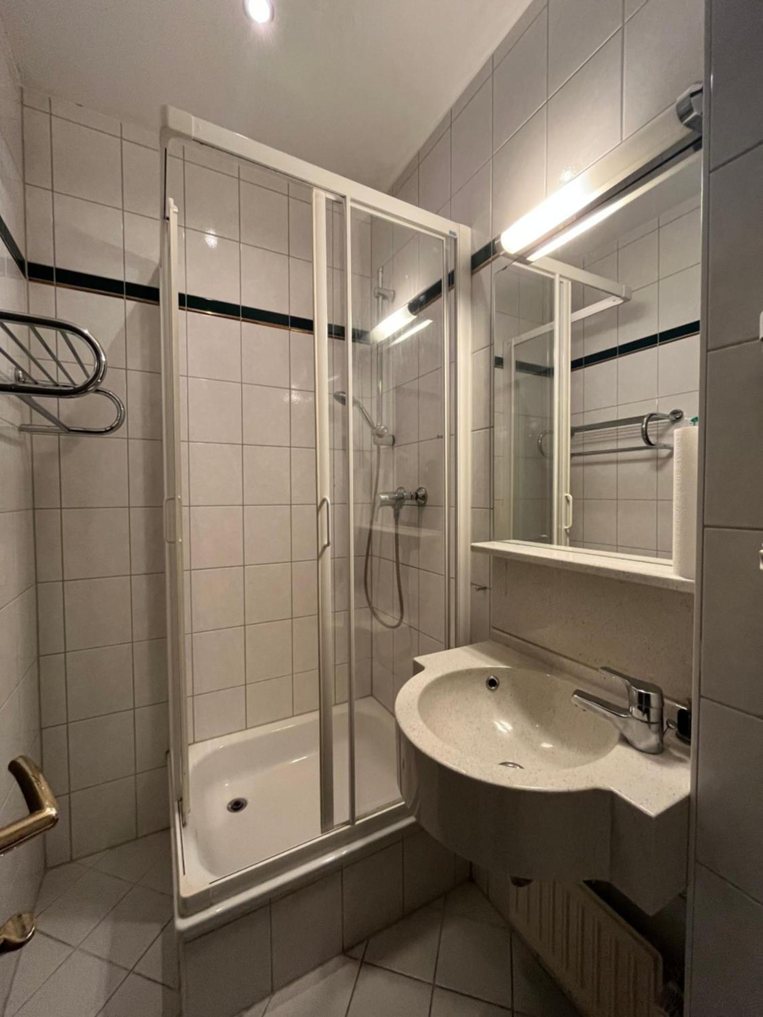 1, 2, Sleep Boardinghouse Unterschleissheim Zentrum מראה חיצוני תמונה