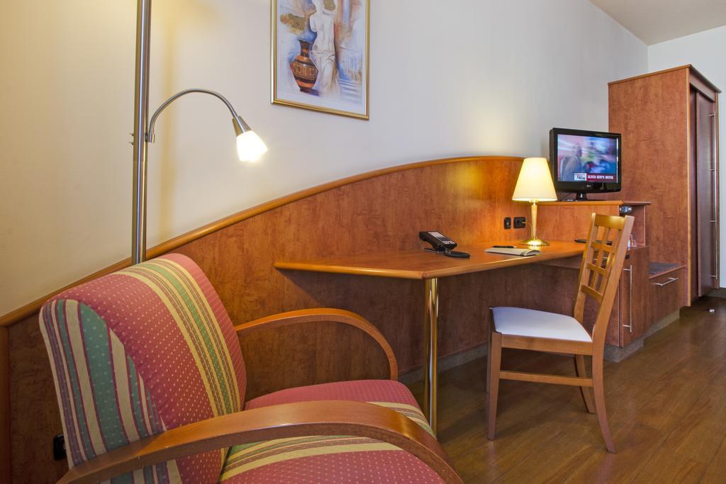 1, 2, Sleep Boardinghouse Unterschleissheim Zentrum מראה חיצוני תמונה