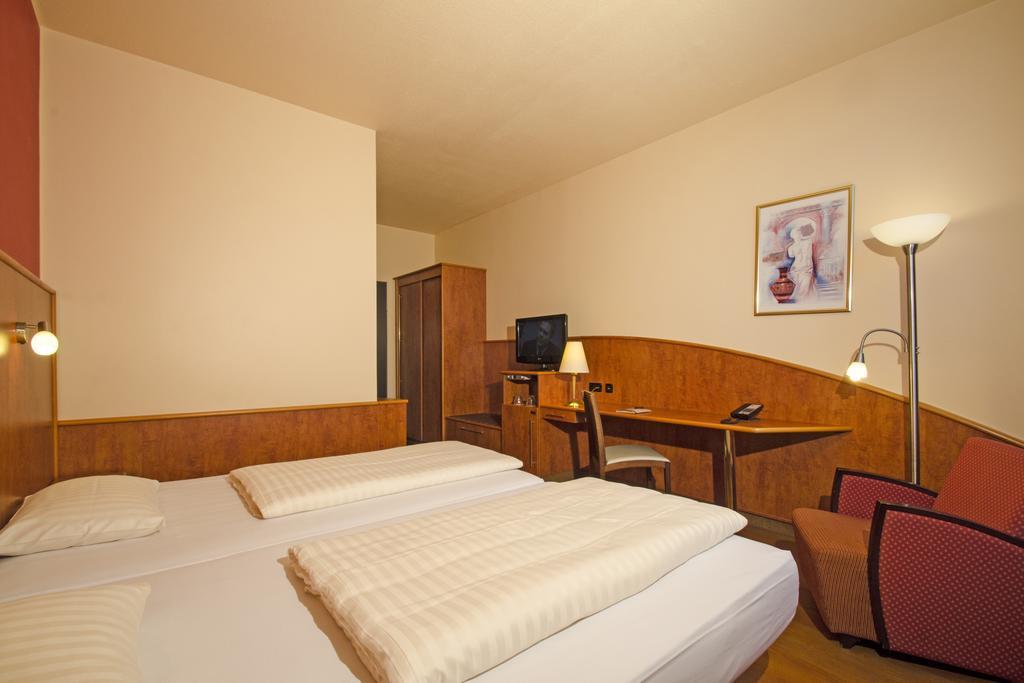 1, 2, Sleep Boardinghouse Unterschleissheim Zentrum מראה חיצוני תמונה