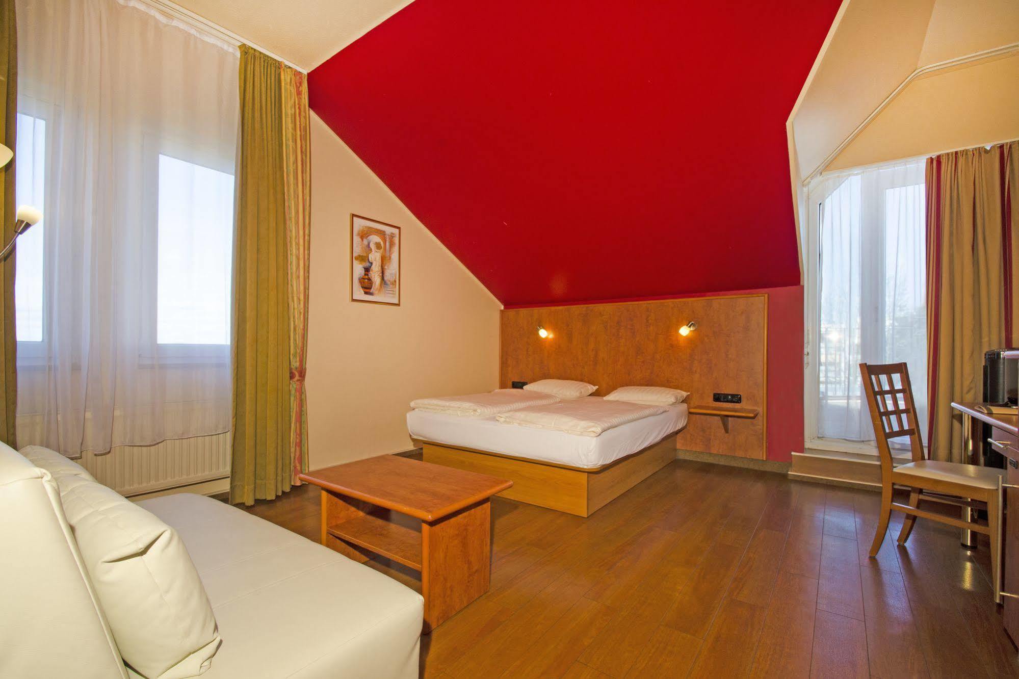 1, 2, Sleep Boardinghouse Unterschleissheim Zentrum מראה חיצוני תמונה
