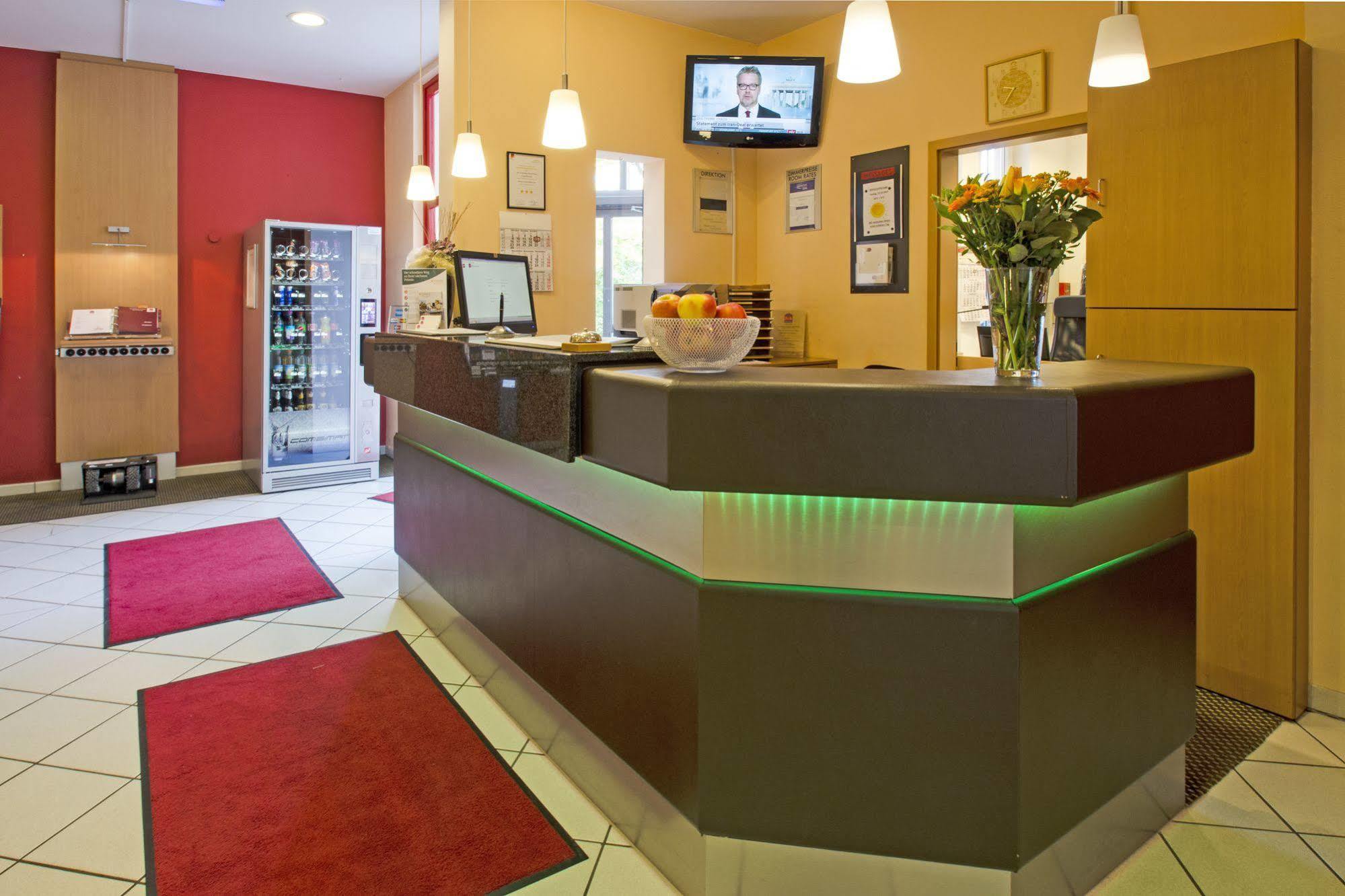 1, 2, Sleep Boardinghouse Unterschleissheim Zentrum מראה חיצוני תמונה